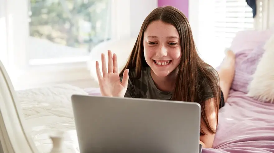 Online vs Offline Communities: Which Is Better for Real Friendships?